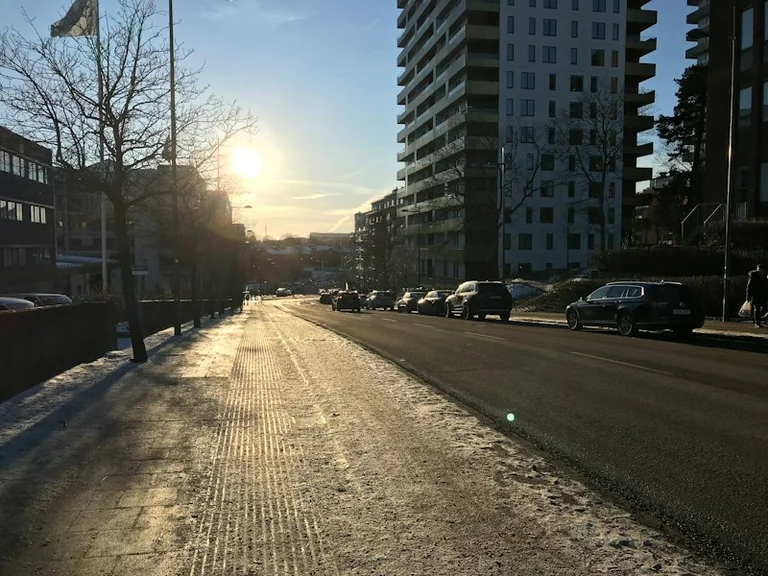 Kuidas valmistuda jäiseks hommikuks: jalanõud, auto ja kodu