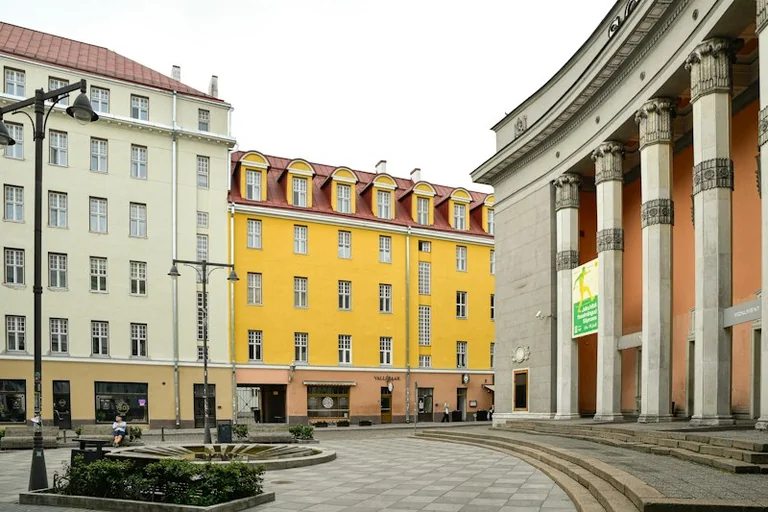 Rahvusraamatukogu Tõnismäel: arhitektuur avaliku ruumi kujundajana